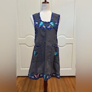 One of a Kind Traditional Oaxaca Apron  with pockets and flower Embroidery. M/L